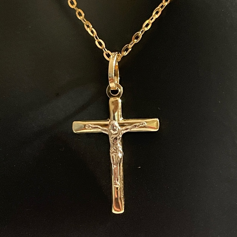 ❗️ SOLD❗️ 18K SAUDI GOLD PENDANT